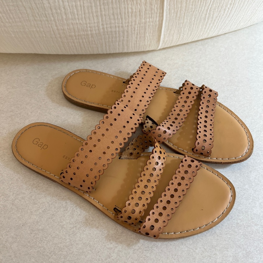 GAP Women's Perforated Brown Sandals